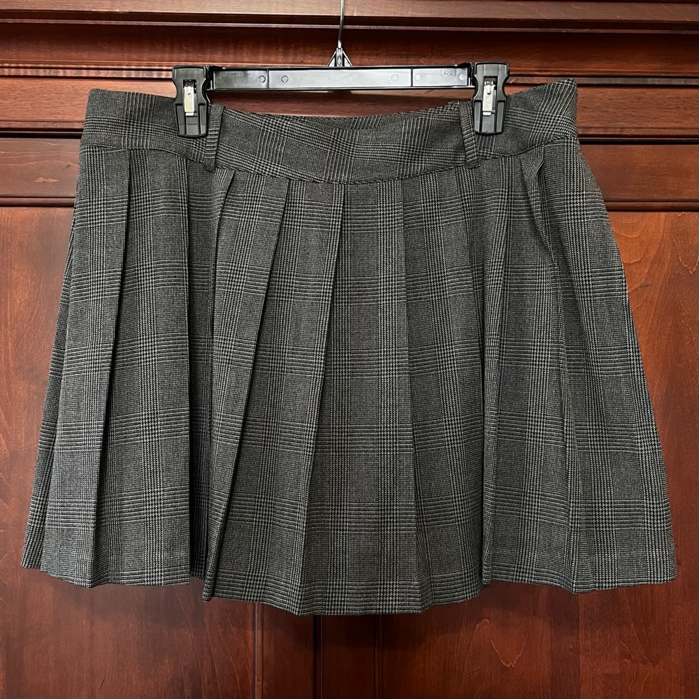 Gap Pleated Plaid Gray Skort